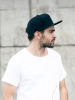 black snapback with white cargoshirt