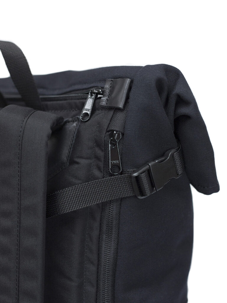 Braasi Ayo Canvas Black hardware detail with side zipper pocket