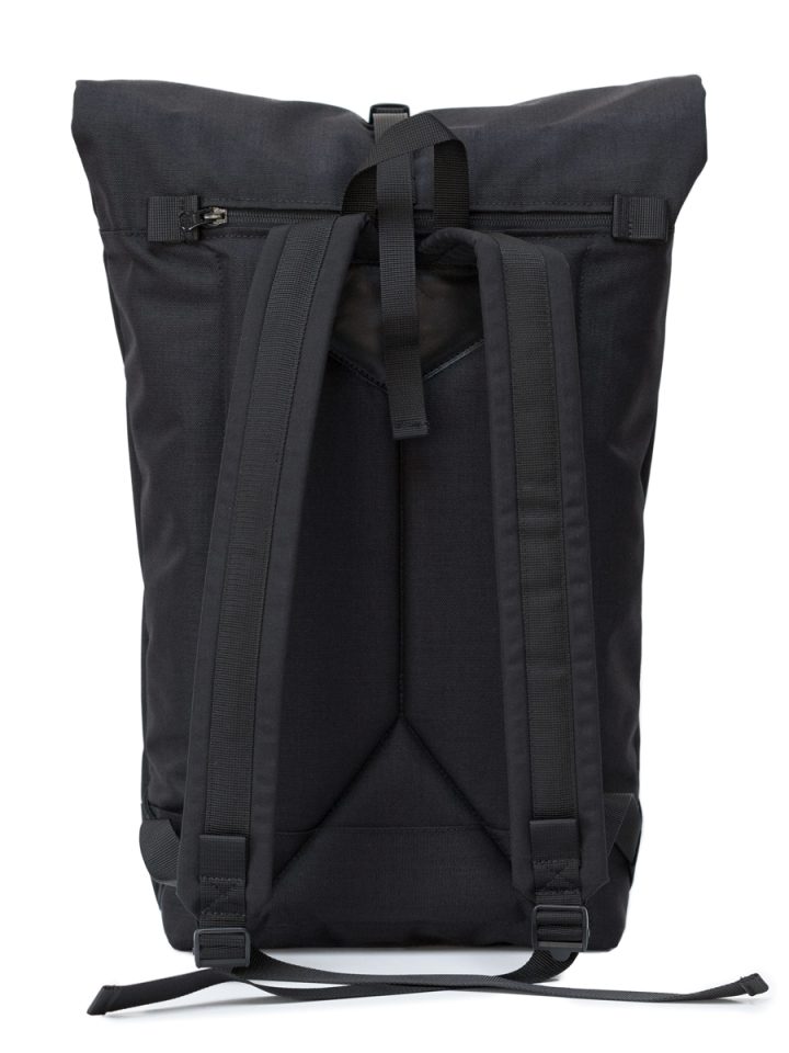 Braasi Basic Black urban rolltop with a padded back and shoulder straps designed for premium comfort.