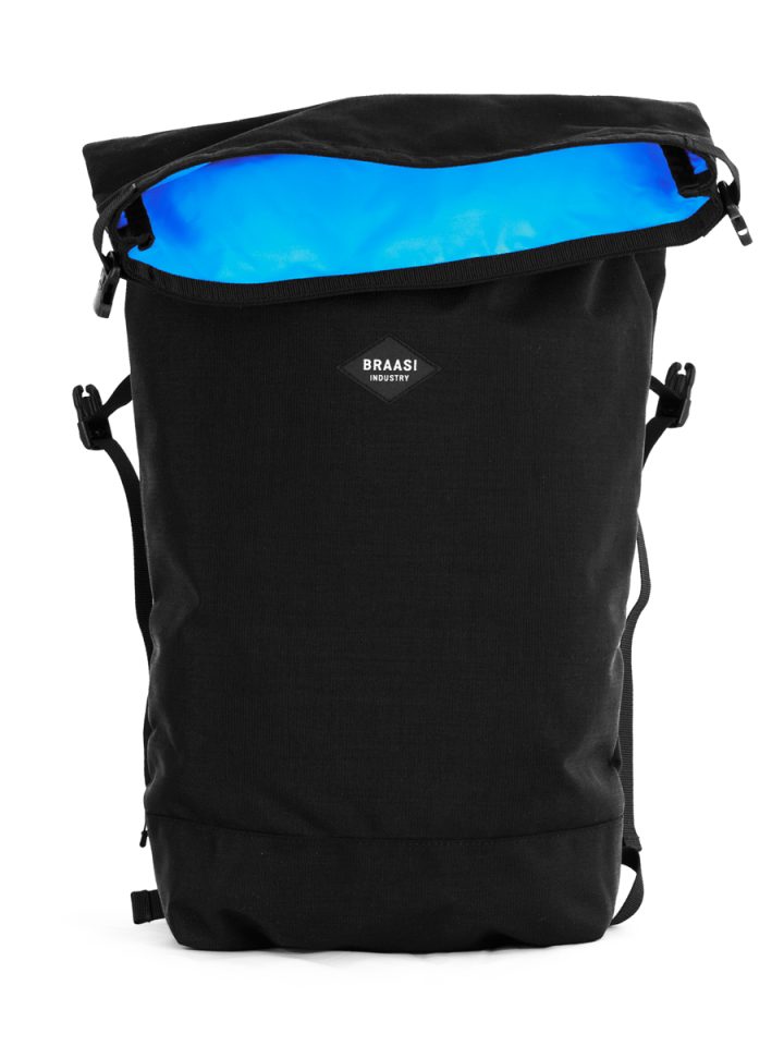 The Braasi Basic Side model in black with bright blue inner lining is made from durable Cordura®.