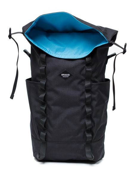 Braasi Kira, Black waterproof backpack with functional ruffled straps, two open pockets on each side and blue waterproof lining.