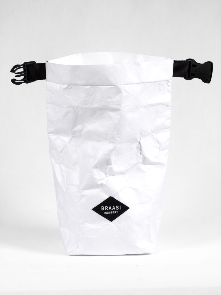 An open white Snackbag from Braasi
